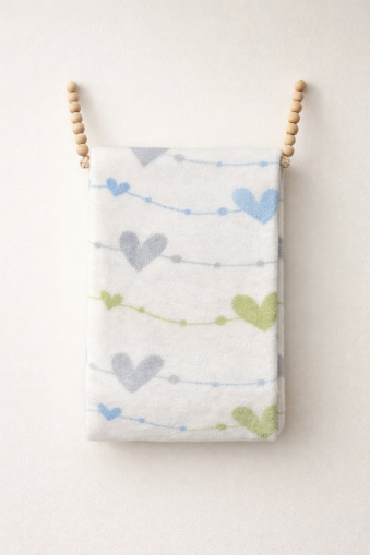 Pătură de pluș BERCO cu design în formă de inimă A23