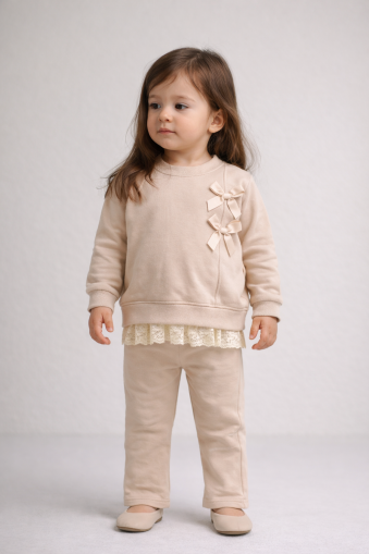 Costum din două piese BYMURAT 9/24 luni cu două funde din ghipură A28