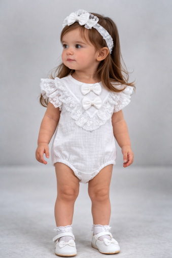 Kardesler Body din Muselină pentru Copii 1–3 Ani, cu Guler din Dantelă și Fundă A62