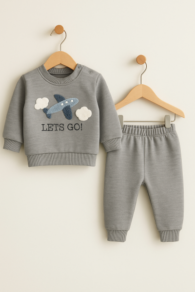 SET DE BEBELUȘI BABY GO 6/24 LUNI CU IMPRIMARE DE AVION A32